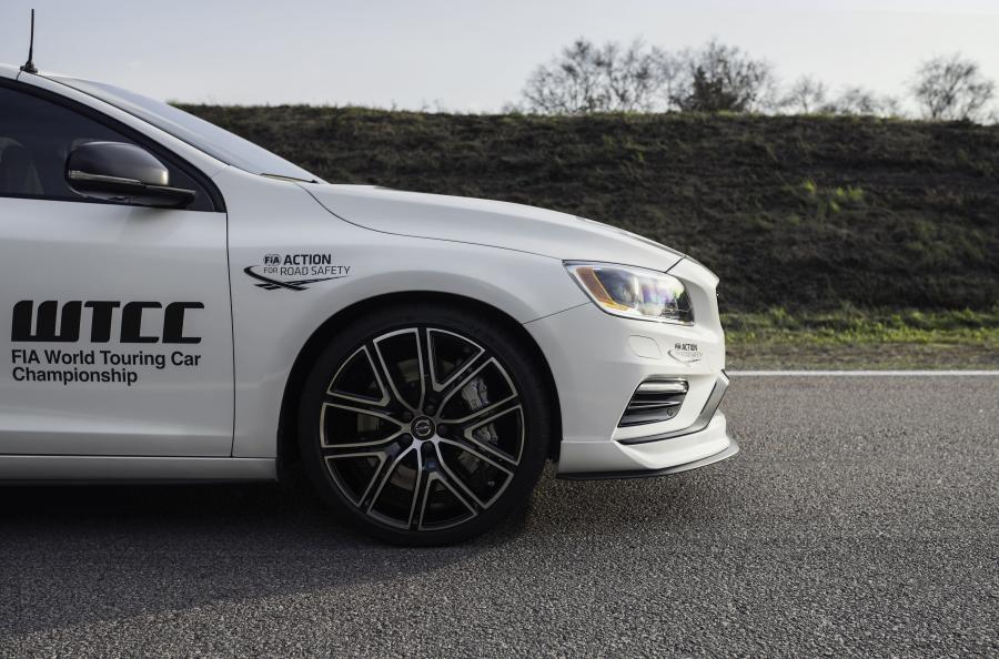 Детали экстерьера Volvo V60 Polestar WTCC Safety Car 2017 года  (фото 7 из 21)